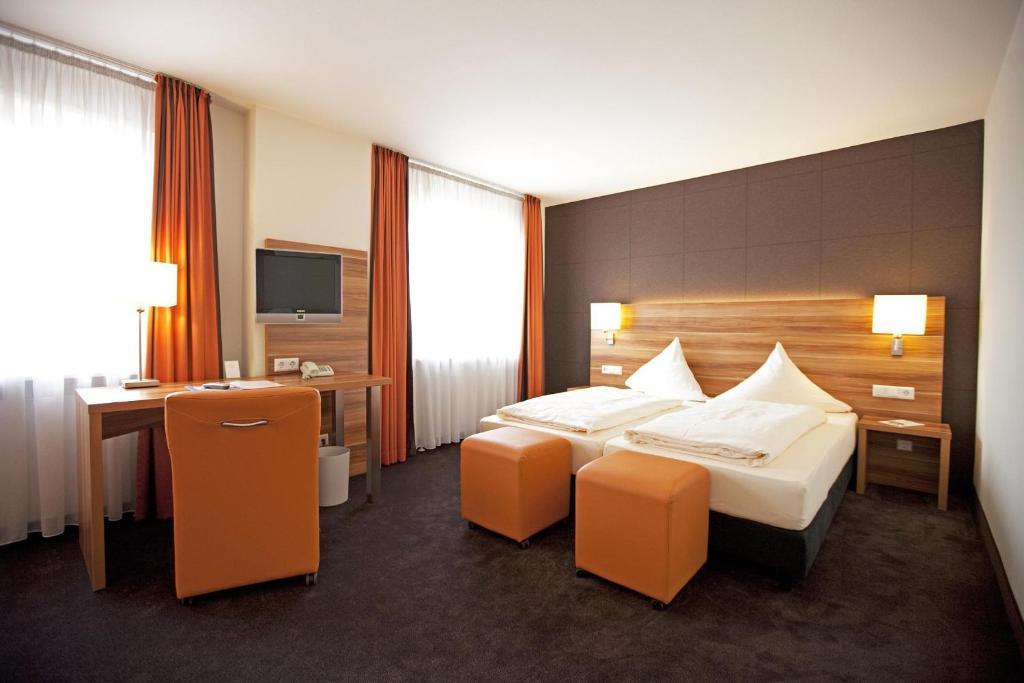 Hotel Hirsch Леонберг Номер фото