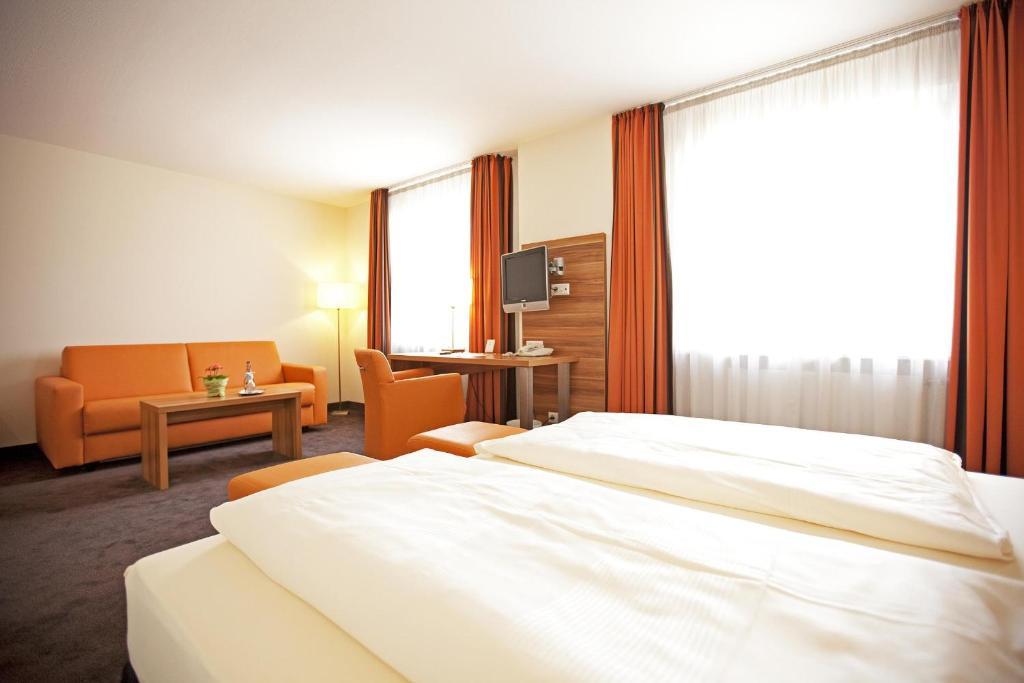 Hotel Hirsch Леонберг Номер фото
