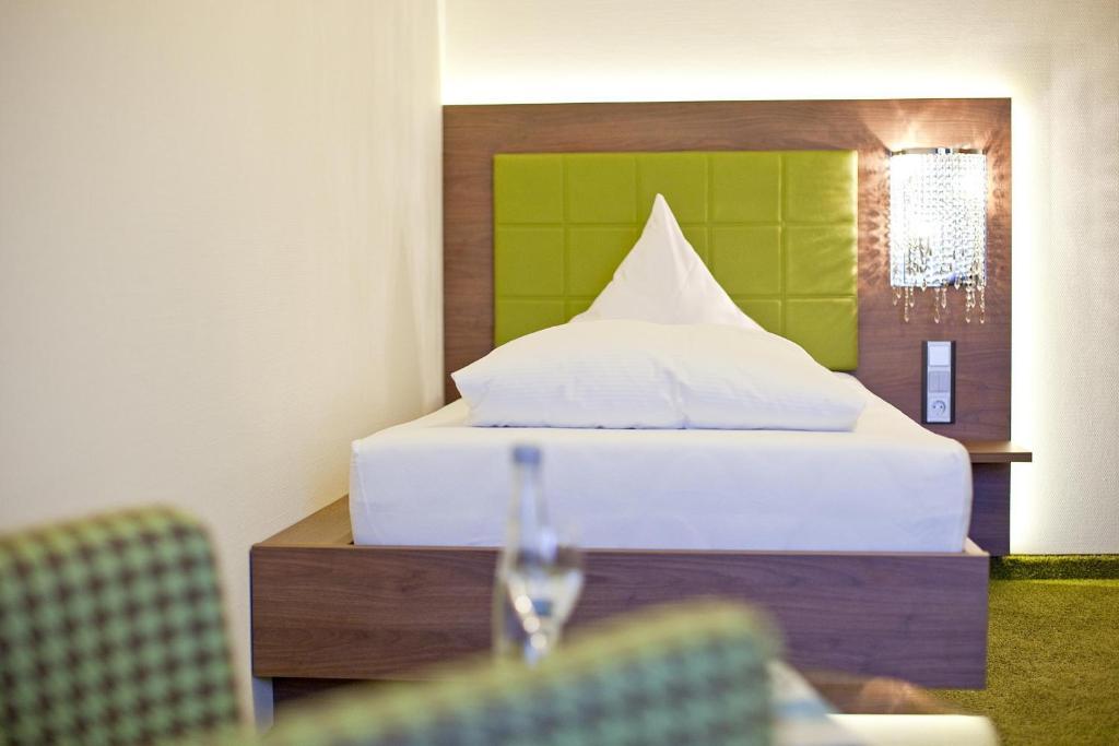 Hotel Hirsch Леонберг Номер фото