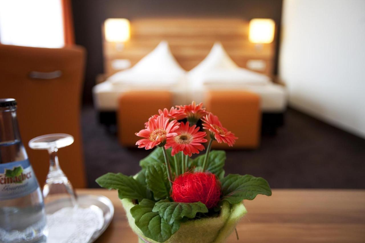 Hotel Hirsch Леонберг Номер фото