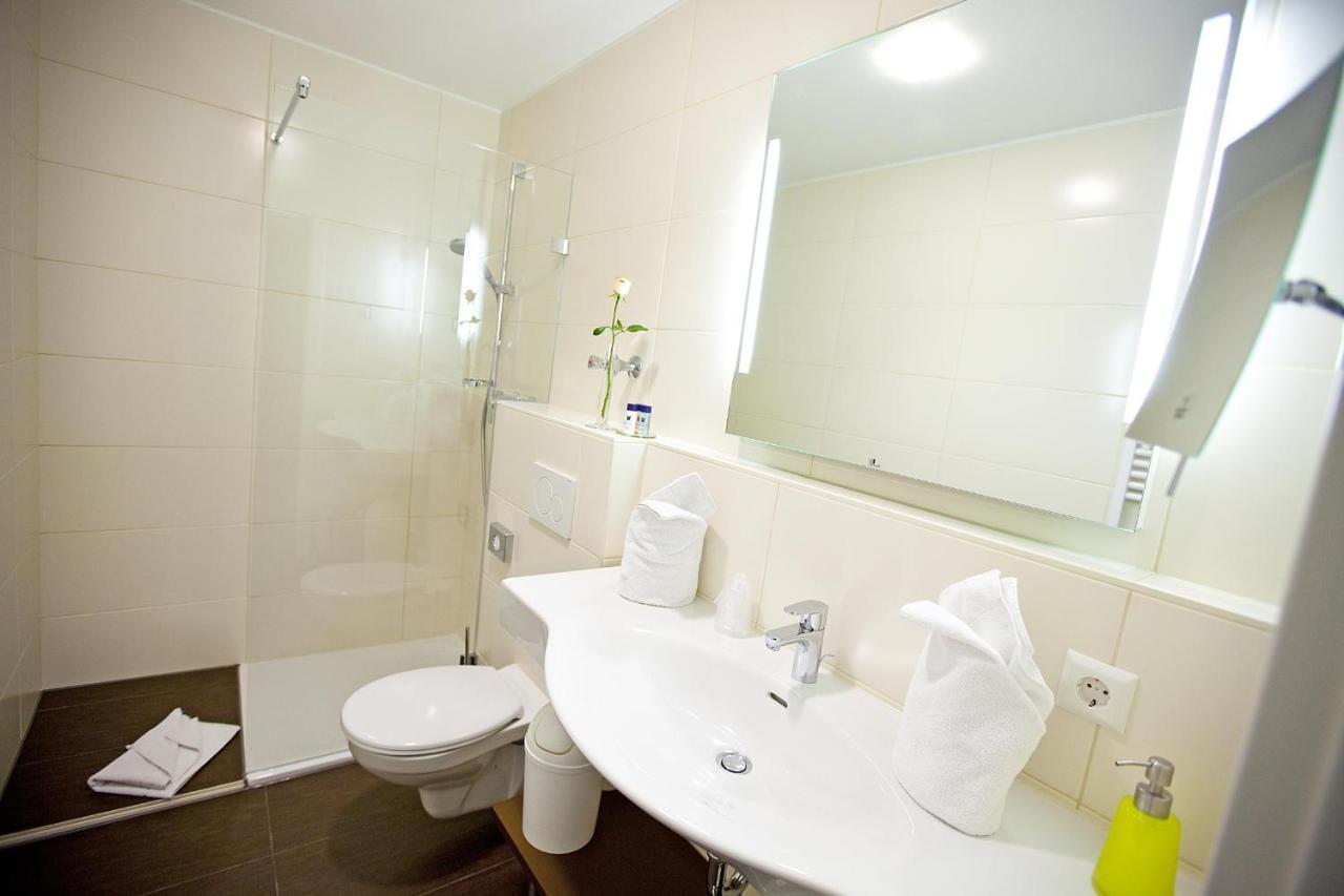 Hotel Hirsch Леонберг Номер фото