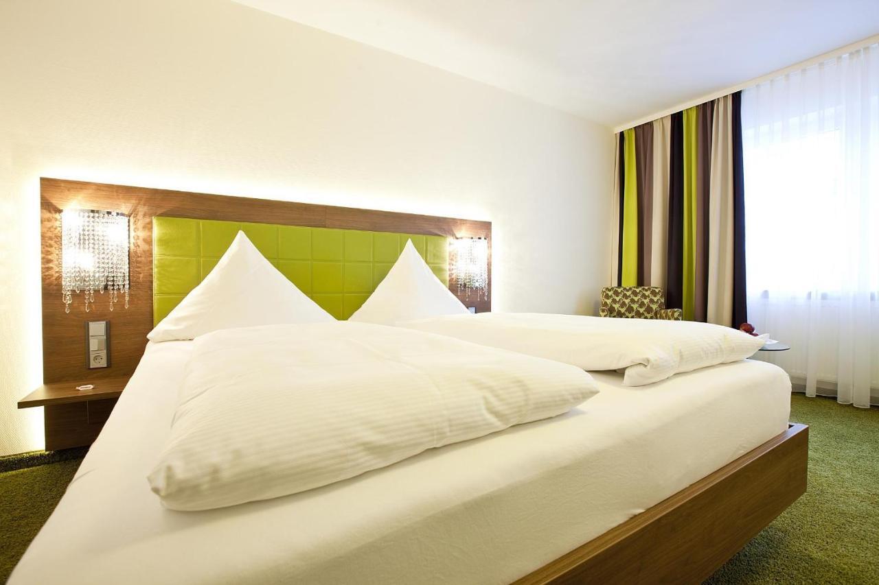 Hotel Hirsch Леонберг Номер фото