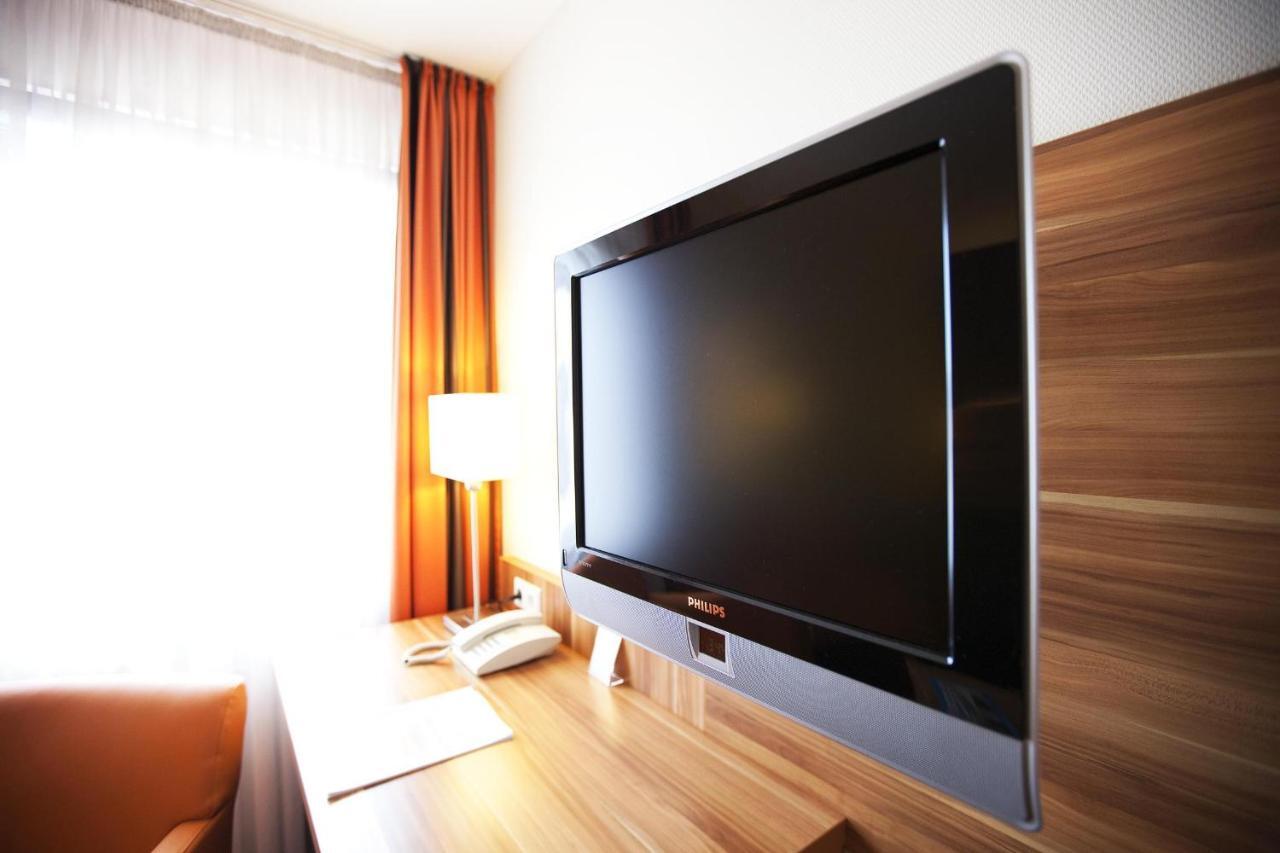 Hotel Hirsch Леонберг Номер фото