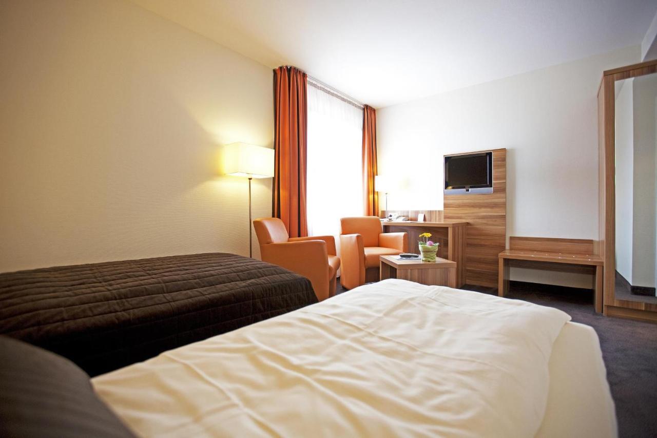 Hotel Hirsch Леонберг Номер фото