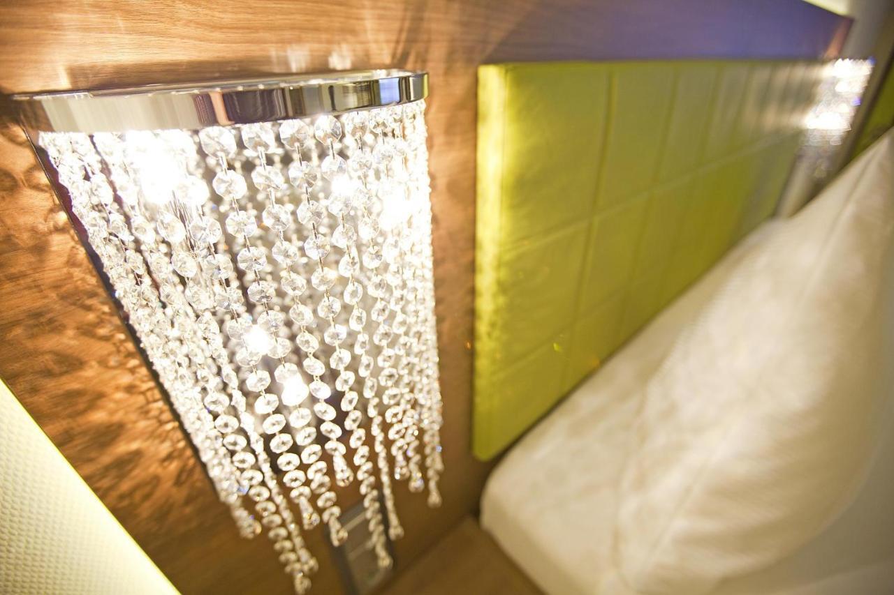 Hotel Hirsch Леонберг Номер фото