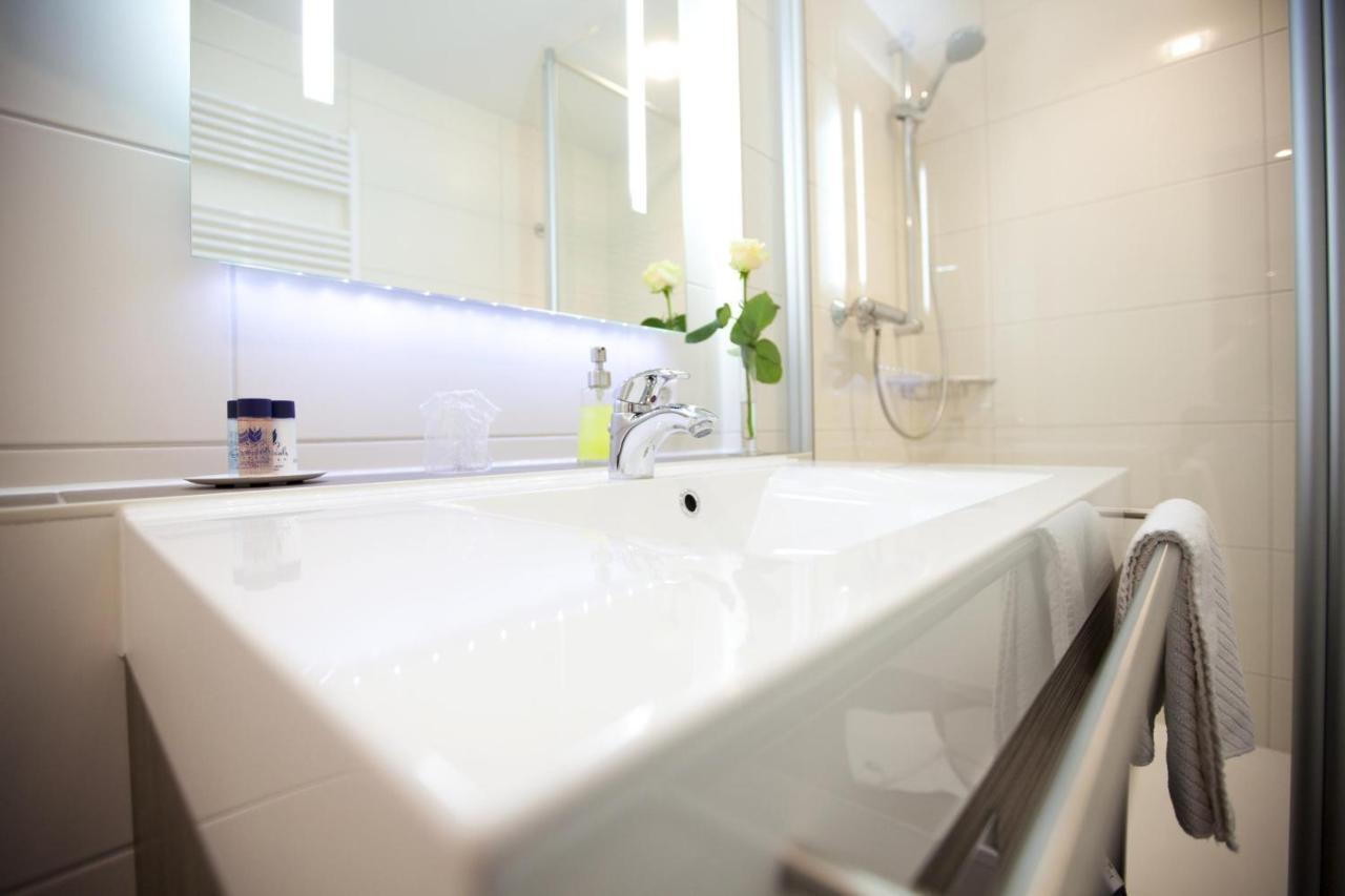 Hotel Hirsch Леонберг Номер фото