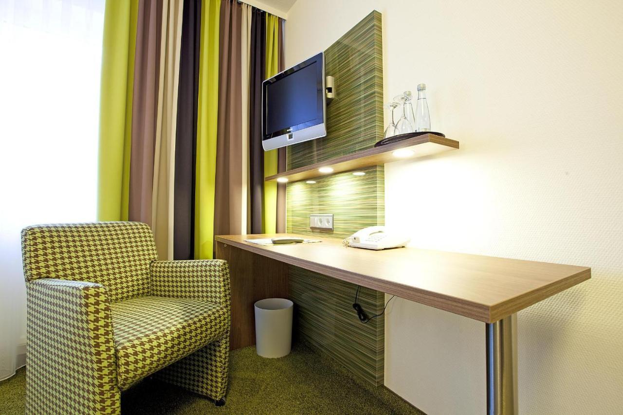Hotel Hirsch Леонберг Номер фото