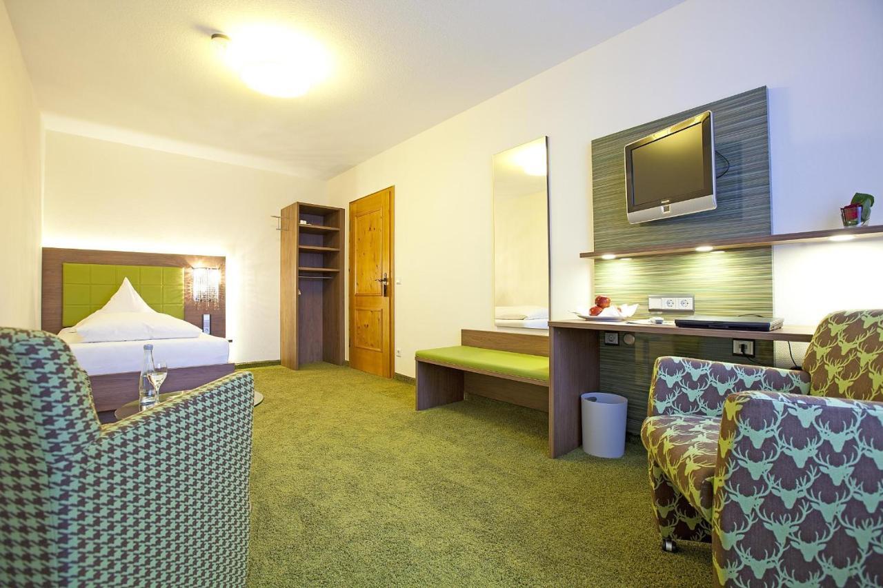 Hotel Hirsch Леонберг Номер фото